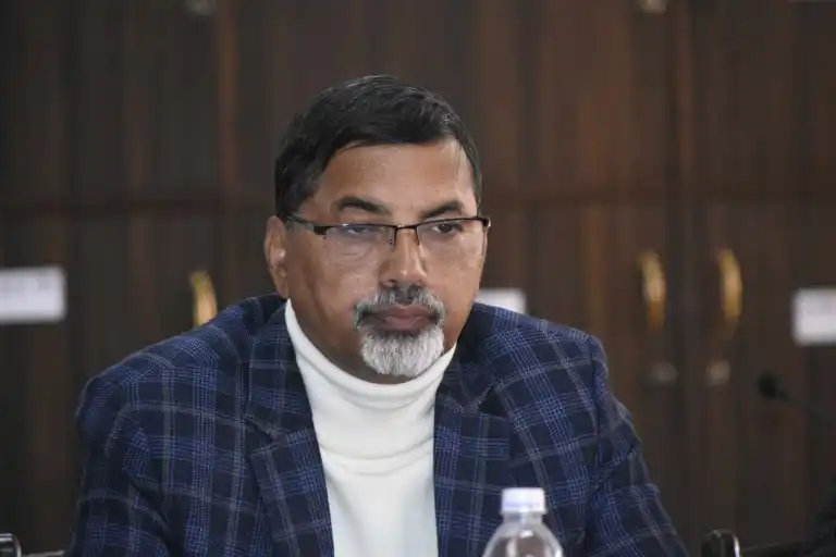 जनार्दनको कारण ओलीसँग प्रचण्डको सम्बन्ध बिग्रिने खतरा, माओवादी बैठकमा यस्तो छलफल