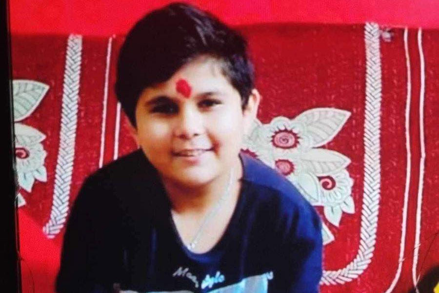 चितवनबाट हराएका निकेश हेटौंडा बसपार्कमा फेला परे