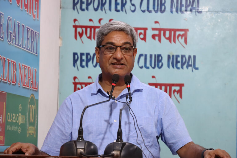 प्रचण्डबाट धोका खाएकाहरु मिति, तिथि गनेर बसेका छन्ः रमेश लेखक