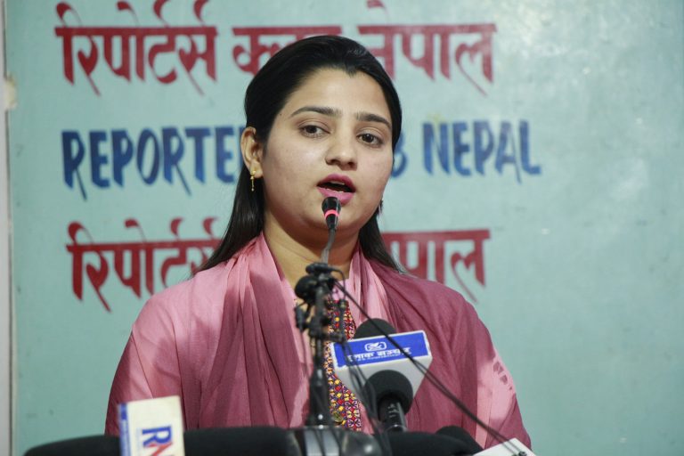 कथावाचक शीतलकृष्ण महाराजले आफूविरुद्ध हिंसा गरेको भन्दै पत्नी सुकृति पौडेल मिडियामा, भ्रुण हत्या गराएकोसमेत आरोप