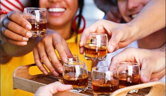 युवाहरूको मस्तिष्कका लागि रक्सी किन धेरै खतरनाक छ?