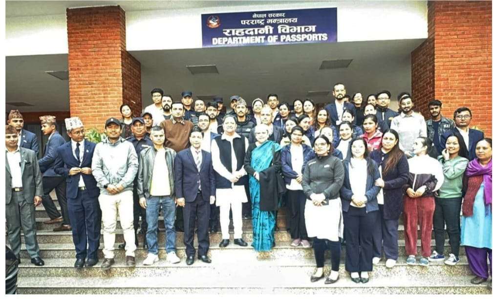पूर्व राजा शाहले गरे राहदानी नवीकरण