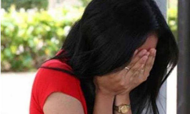 बसको सिटमा सँगै बसेका मानिसको भर पर्दा झण्डै बेचिइन् एक महिला !