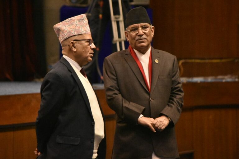 माधव नेपाललाई प्रधानमन्त्री बनाउन नहुने मत माओवादीमा पनि बलियो