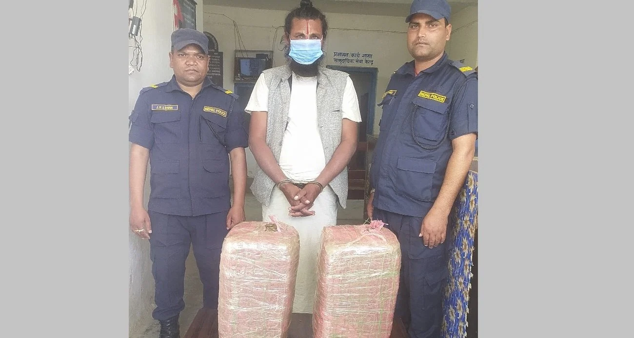 साधुको भेषमा गाँजा ओसारपसार गर्ने पैसवान
