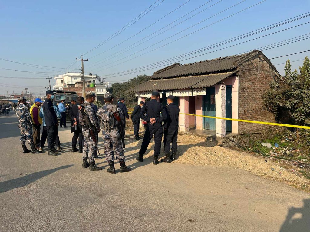 गोलबजारमा महिलाको हत्या, श्रीमान् घाइते