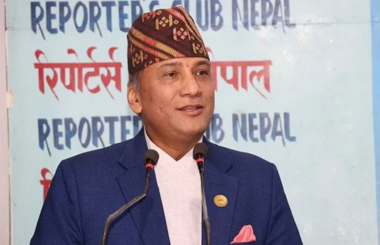 लिङदेनको कार्यकक्ष बाहिर कुटिए राप्रपा नेता ठाकुरमोहन श्रेष्ठ
