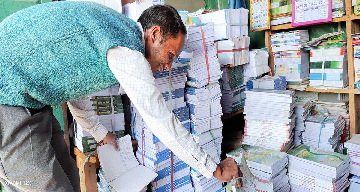 जुम्लामा शैक्षिक सत्र सुरु नहुँदै पुग्यो पाठ्यपुस्तक