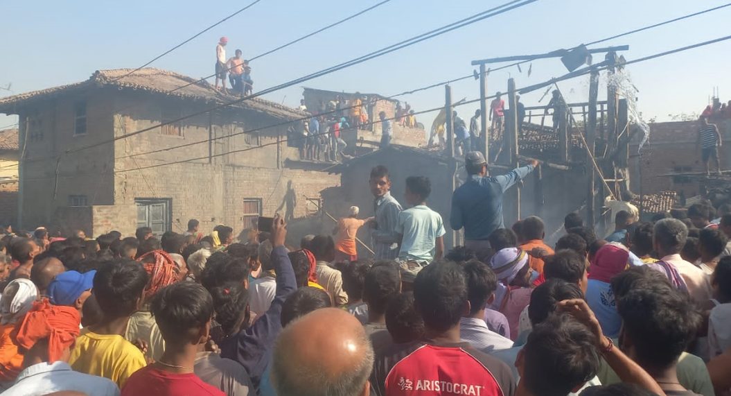 बिहेको भोज हुँदै गर्दा घरमा आगलागी : छिमेकीका घरसमेत सखाप