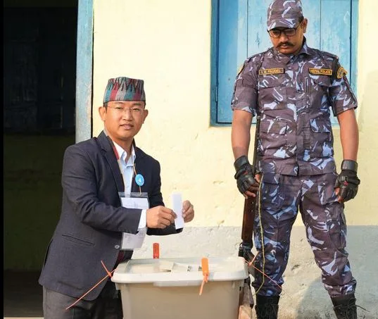 रास्वपा उम्मेदवार मिलन लिम्बूले गरे आचारसंहिता उल्लंघन