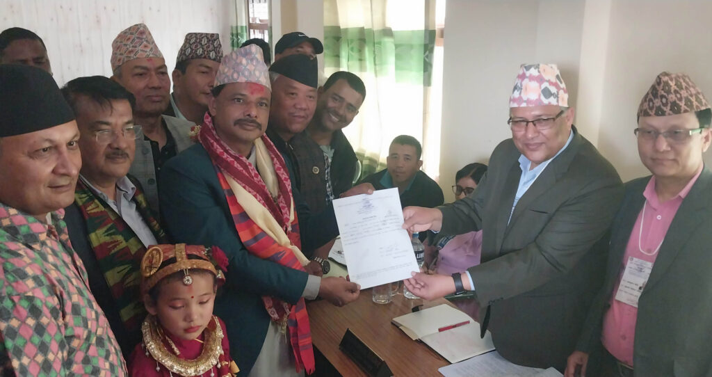 बुबासँग पराजित डम्बर छोरासँग भिड्दै