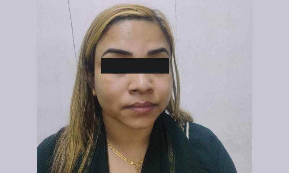 यि हुन अरुको नागरिकतामा आफ्नो तस्विर टाँसेर बैंक खाता खोल्दै पैसा ठग्ने सञ्जु