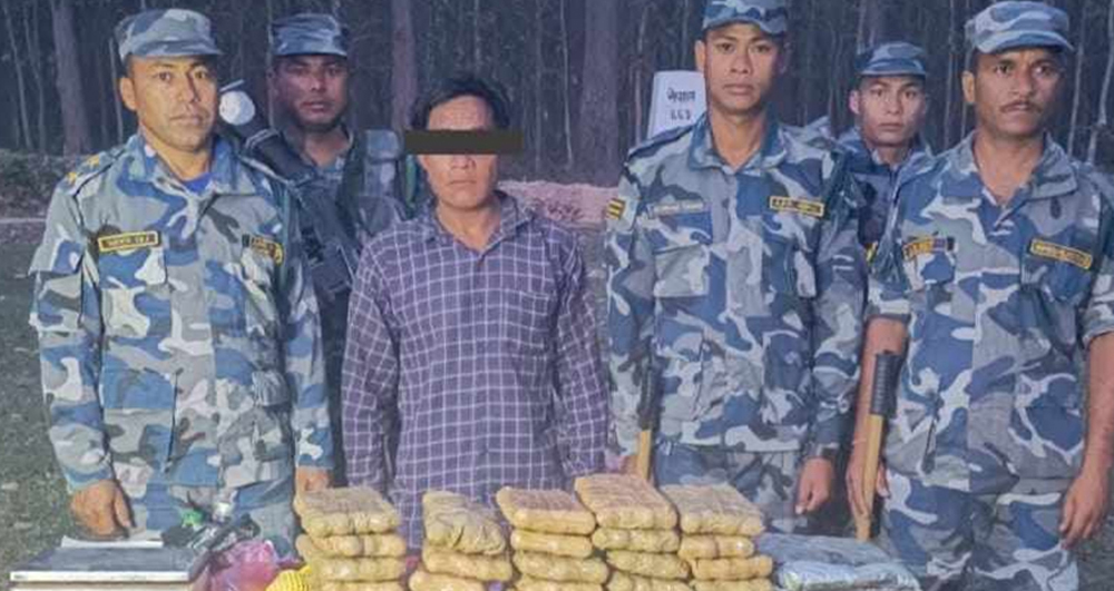 २३ किलो चरेससहित एकजना पक्राउ