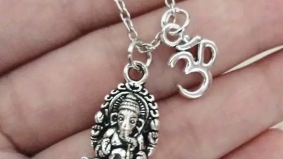 घाँटीमा भगवानको लकेट लगाउनु शास्त्र अनुसार ठिक कि बेठिक ?