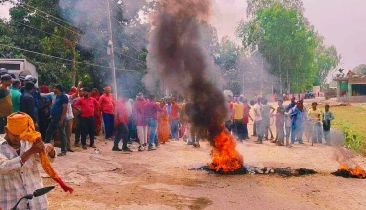 प्रेम सम्बन्धले चरम रुप लिँदा धनुषामा झडप, ७ सेल अश्रुग्यास प्रहार