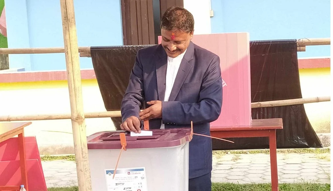 इलाम–२ : कांग्रेस उम्मेदवार खड्काले गरे मतदान