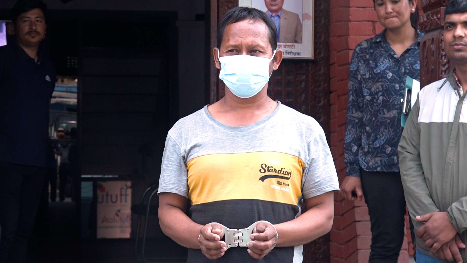 मोबाइलमा चर्को बोल्दा फुपूकी छोरीको हत्या