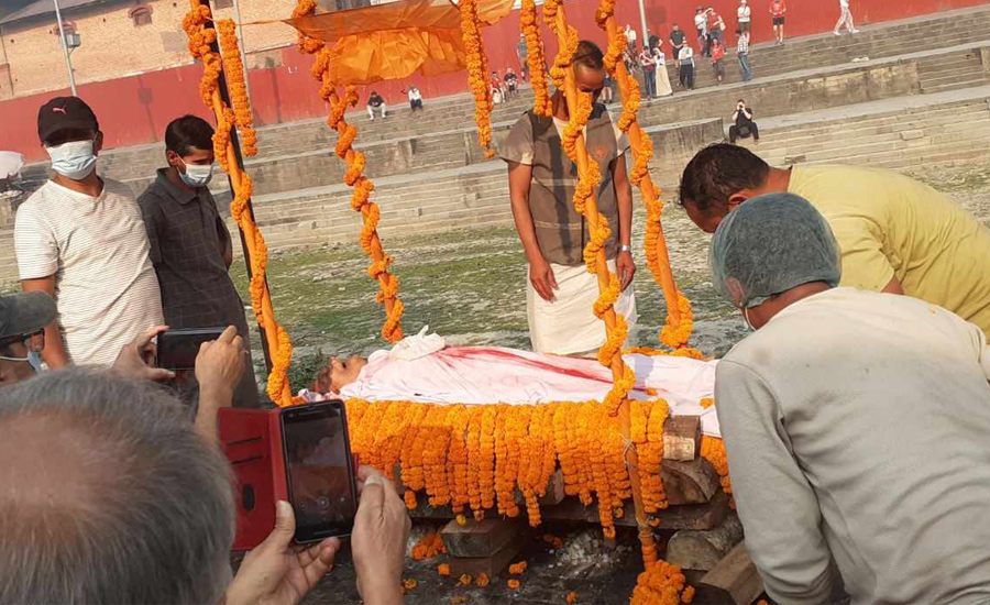‘माइतीघर’ अभिनेता लोहनीको अन्त्येष्टि, माला सिन्हाले दिइन् श्रद्धाञ्जली