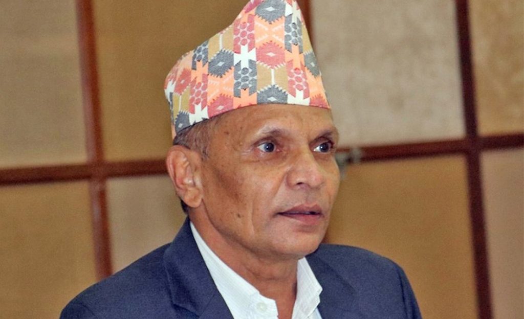 मुख्यमन्त्री  नपाएपछि आफैं मन्त्री बन्दै चुमान