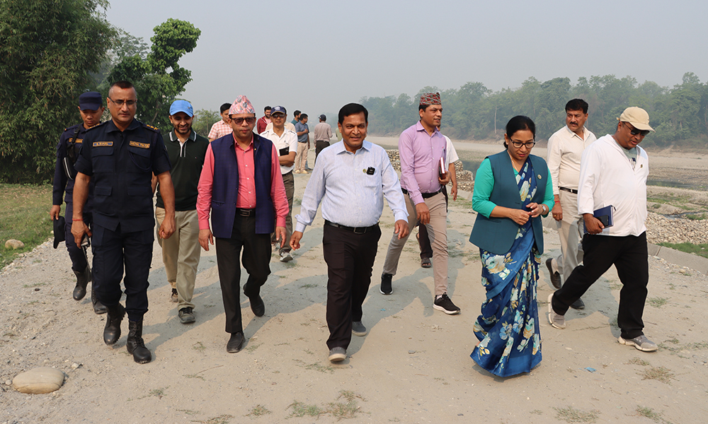 नारायणी नदी तटबन्धको मेयर रेनु दाहालद्वारा अनुगमन