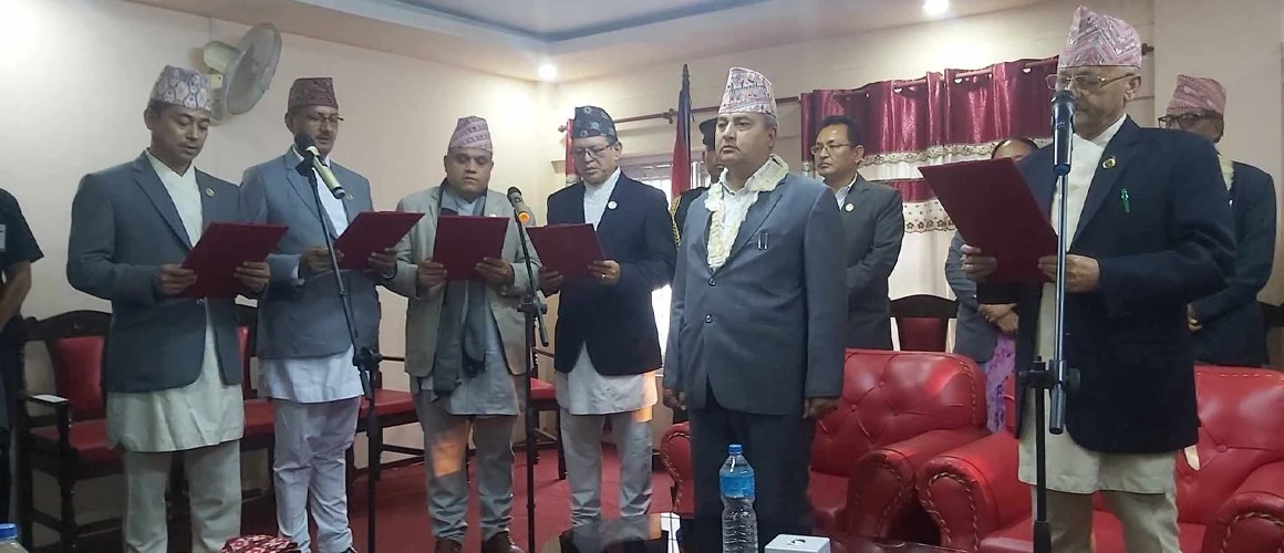 एमालेका ४ मन्त्रीले लिए बागमतीका   शपथ