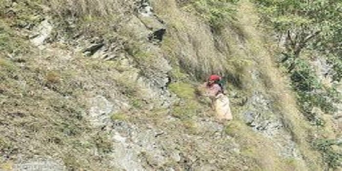 निर्वाचन प्रहरीको तालिम सकेर घर फर्कने क्रममा भीरबाट लडेर  एकजना निर्वाचन प्रहरीको मृत्यु