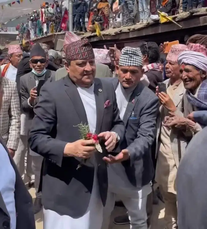 जुम्लामा पूर्वराजाको पक्षमा जनलहर उर्लिएपछि राजावादीहरु उत्साही, मिश्र र ओलीले के भने ?