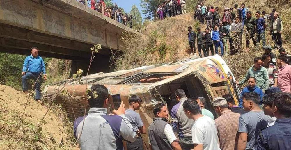 सल्यान बस दुर्घटना अपडेट : १४ जना घाइते