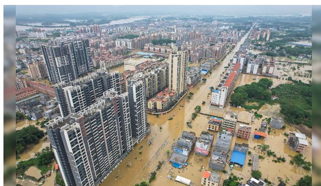 चीनमा भारी वर्षा र बाढीका कारण एक लाखभन्दा बढी मानिस विस्थापित
