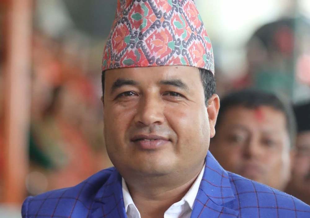 एलिनालाई साथ दिँदै महेश बस्नेतले यसो भने…