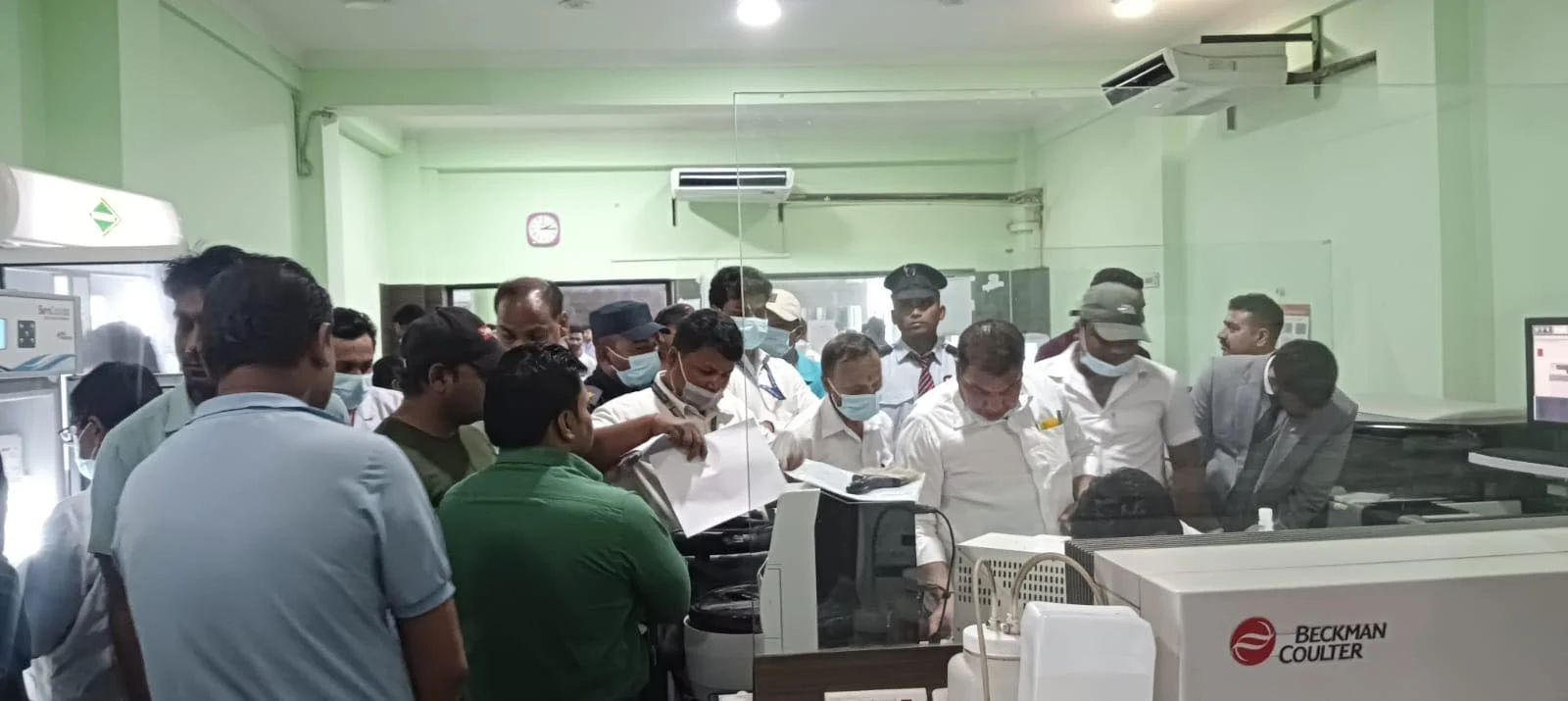 नेशनल मेडिकल कलेजको ल्याबमा छापा, एमडी पक्राउ