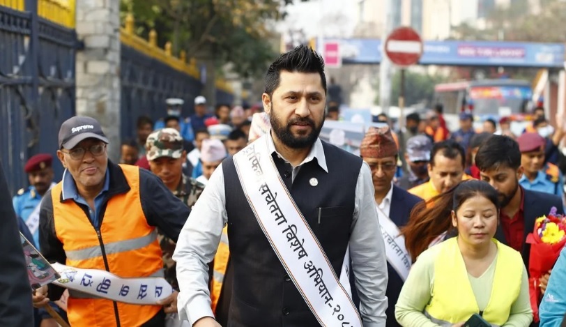 ट्राफिक जरिवाना बढाउँछु : रवि लामिछाने