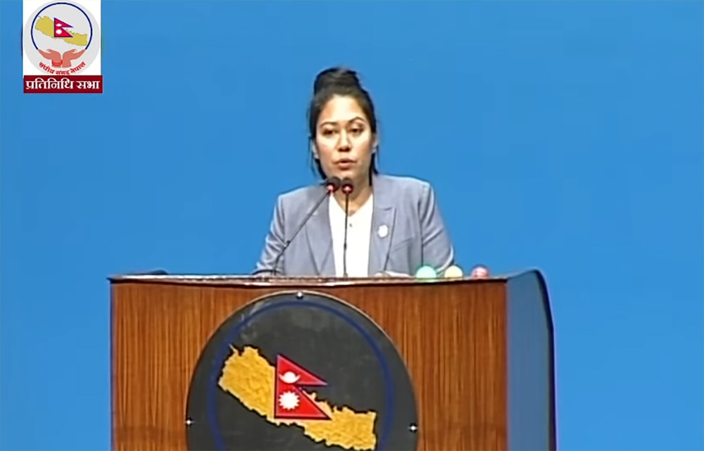 शिक्षामन्त्री श्रेष्ठको प्रश्न- विद्यार्थीलाई राजनीति मात्र सिकाउने की काम गर्न पनि सिकाउने ?