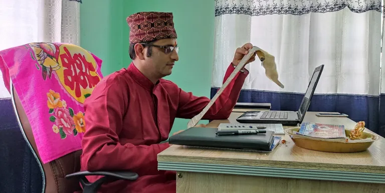 ज्योतिषीय नजरमा वर्ष २०८१ : राजनीतिक संकट झनै गहिरिने, अस्तित्व जाेगाउन ठूला दललाई अन्तिम माैका