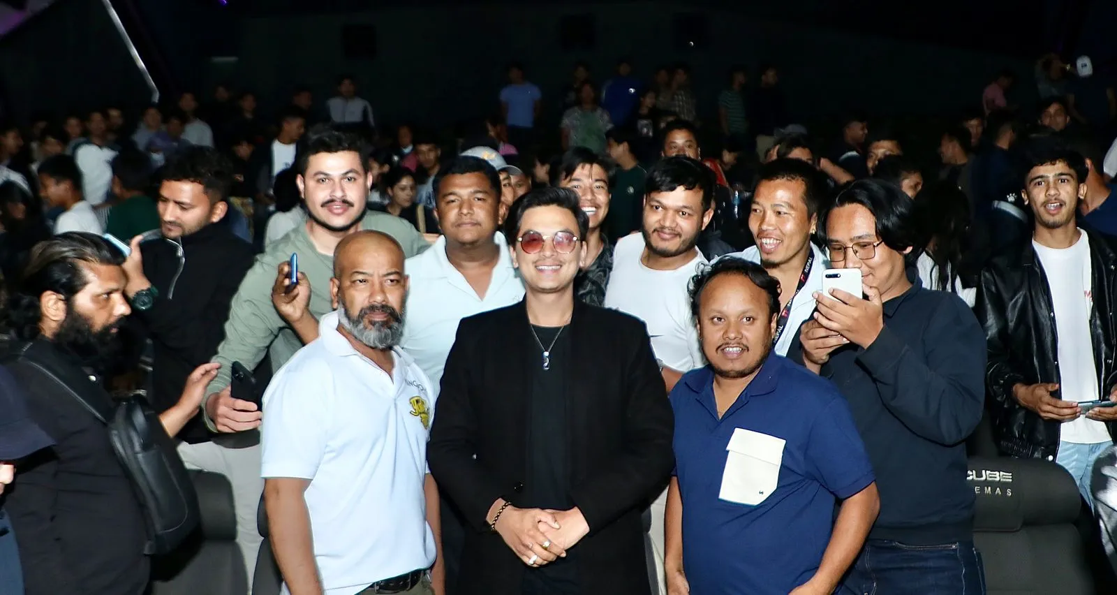 मध्यराती पलले दर्शकसँग किन भेट गरे ?