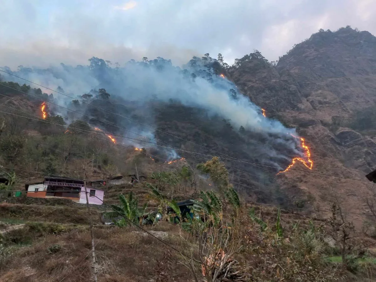 जंगलको डढेलो मानव बस्तिमा पुगेर घर आगलागी हुँदा एकजनाको मृत्यु