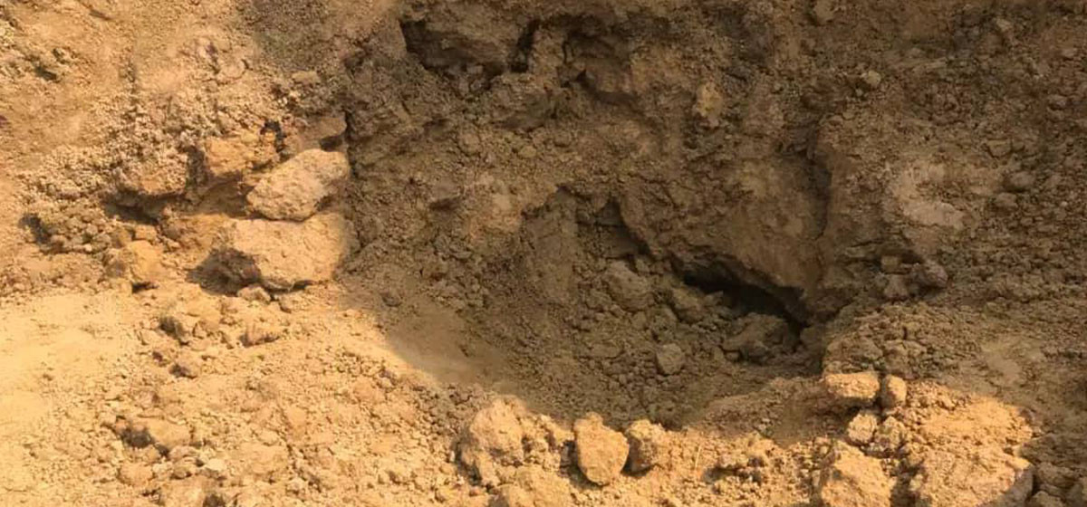 माटोको ढिस्कोमा महिला यसरी पुरिएपछि…