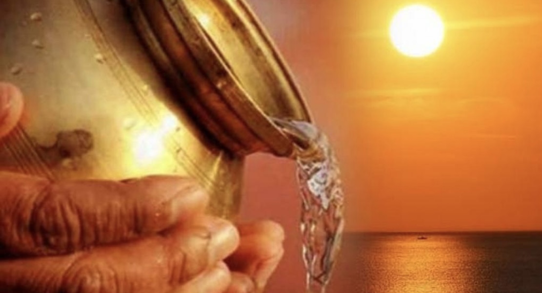भगवान सूर्यलाई जल चढाउदा यी चीजहरूलाई सधैं ध्यानमा राख्नुहोस्