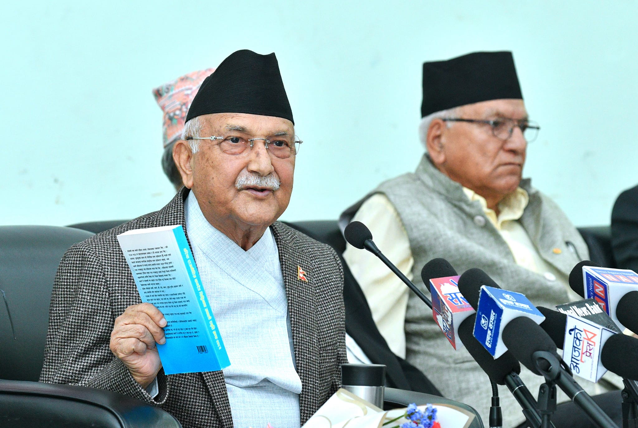 अध्यक्ष ओलीद्वारा सबै बामपन्थी, कम्युनिष्टहरूलाई एमालेमा समाहित हुन  आह्वान