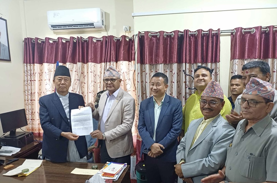कोशीमा नयाँ सरकार आह्वान गर्न प्रदेश प्रमुखलाई एमाले-माओवादीको पत्र