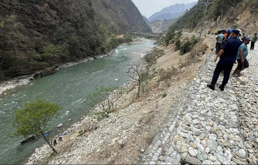 यसरी खस्यो भेरीमा ट्याक्टर,दुईको मृत्यु, तीन जना घाइते