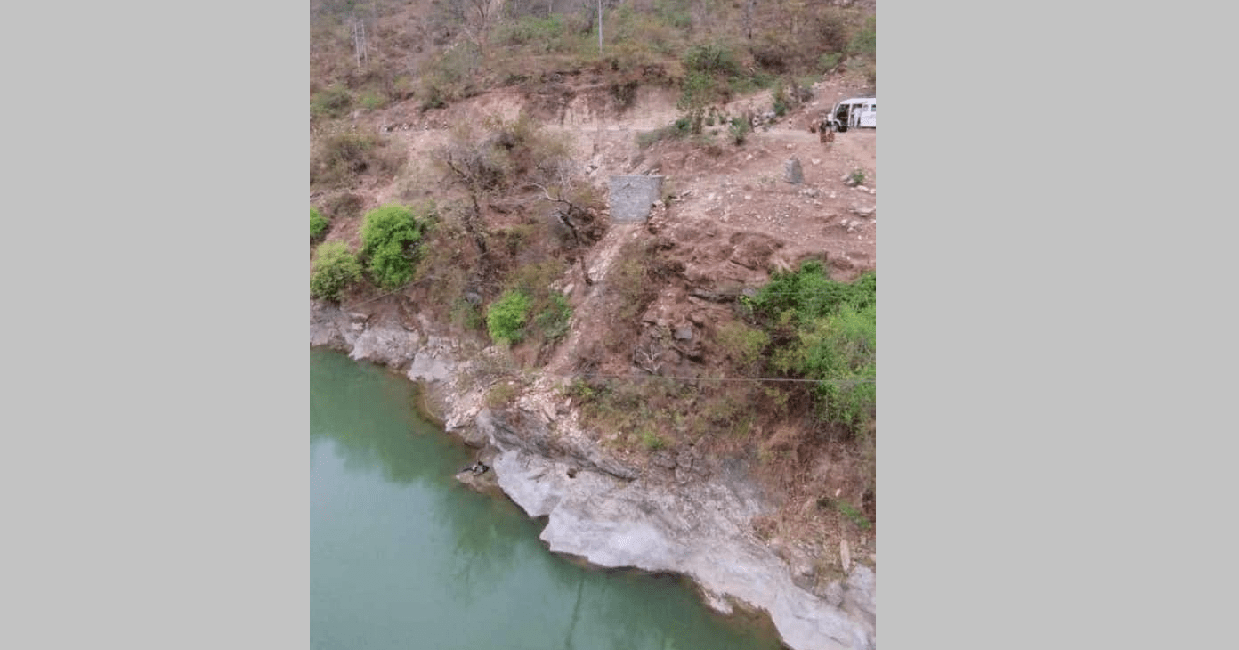 यसरी दुई मोटरसाइकल आपसमा ठोक्किँदा एक जनाको मृत्यु, मोटरसाइकल भेरीमा डुब्यो