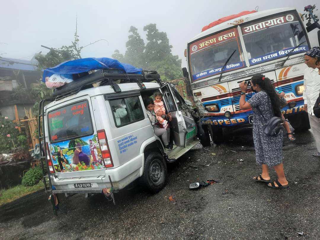 धनकुटामा सवारी दुर्घटना