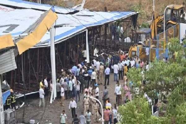 ठूलो आँधी र बेमौसमी वर्षा, होर्डिङ बोर्ड खसेर ४ जनाको मृत्यु