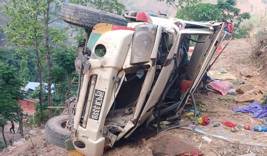यसरी भयो जिप दुर्घटना ! २ जनाको मृत्यु, १३ जना घाइते