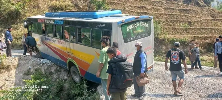 यसरी खस्यो बस