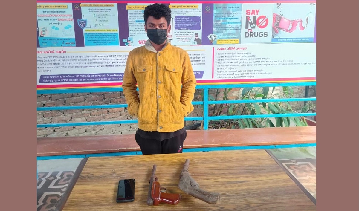 यि रहेछन् दुई वटा पेस्तोलसहित कपनबाट समातिएका सुनार