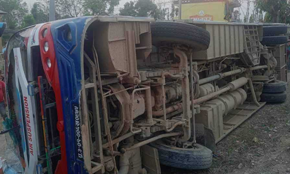 यसरी भयो काठमाडौ जांदै गरेको बस दुर्घटना