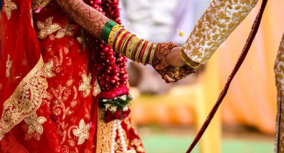 पत्निलाई आफनै ज्वाईँसँग रंगेहात समातेपछि