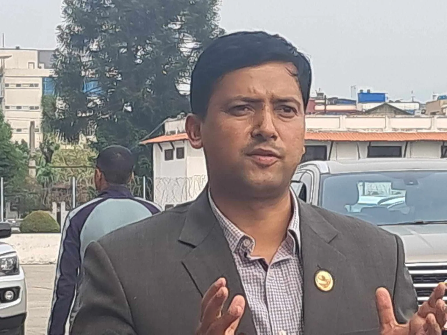 एमाले सचेतक बर्तौला भन्छन् : गृहमन्त्री लामिछानेको नाम किटान गरेर कार्यदेश बनाउने कुरामा सहमति हुँदैन्